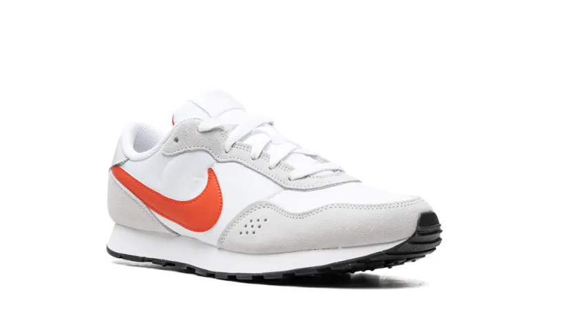 Nike Basketball MD Valiant GS 'PURE PLATINUM PICANTE RED'